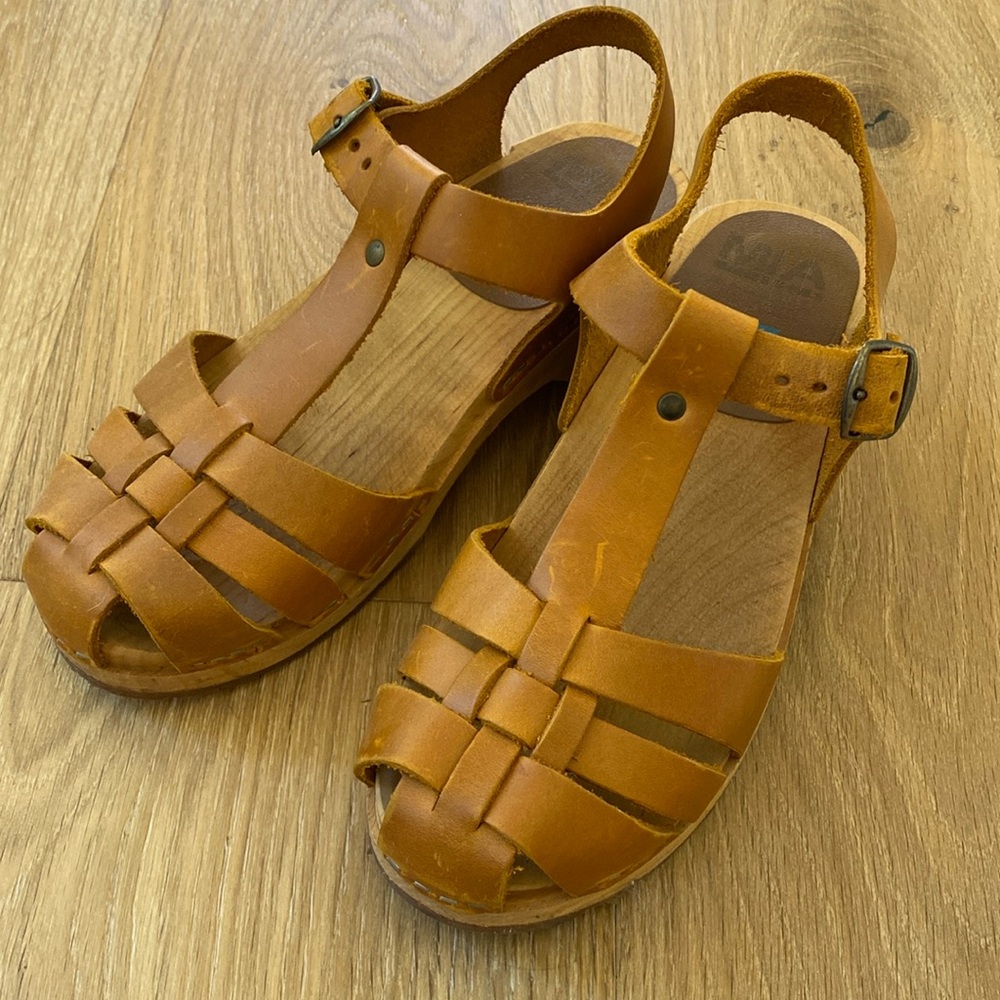 Mia brand sandals with wooden sole